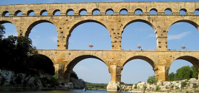 Pont du Gard from river